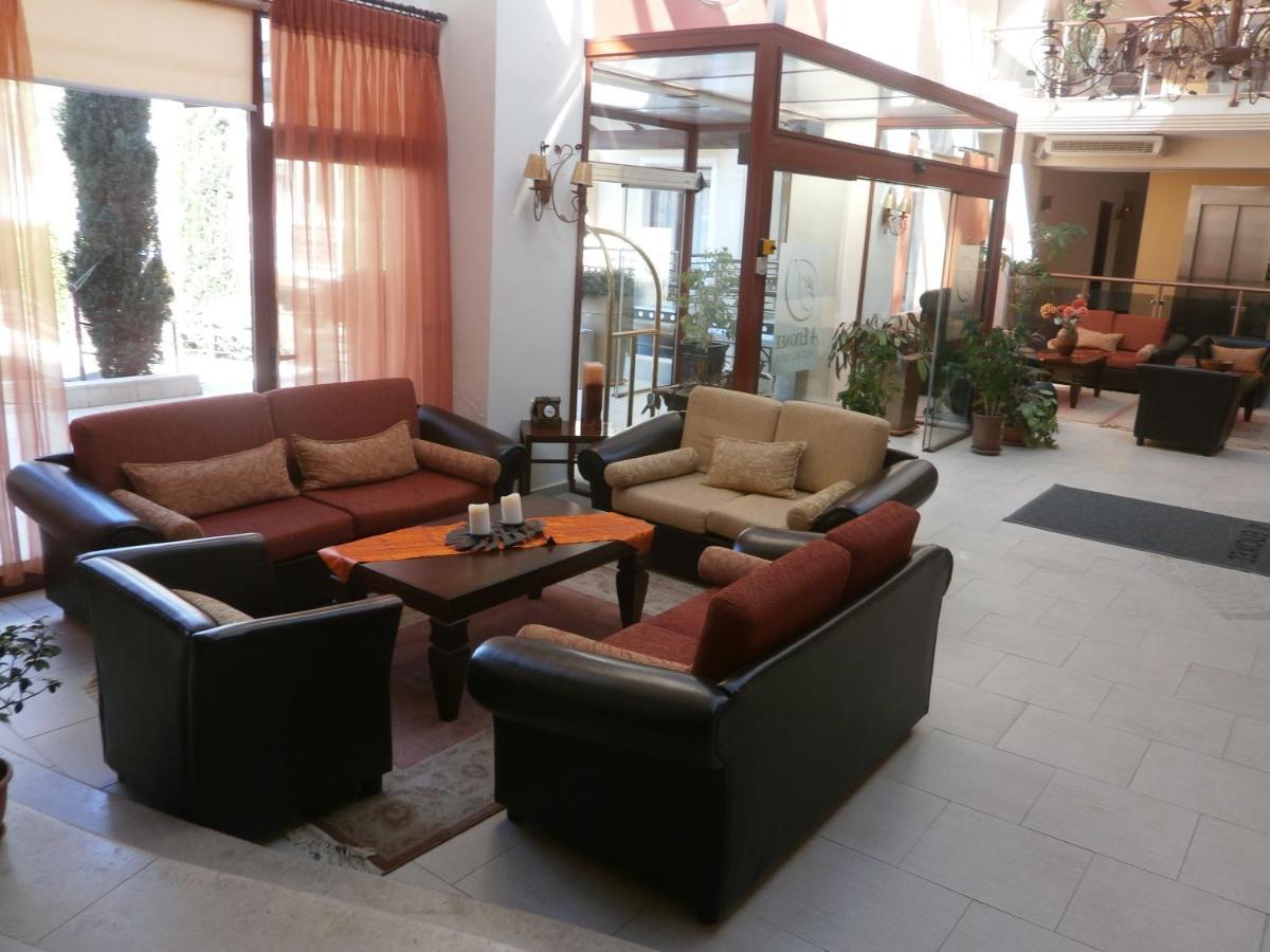 4 Epoxes Hotel 3*